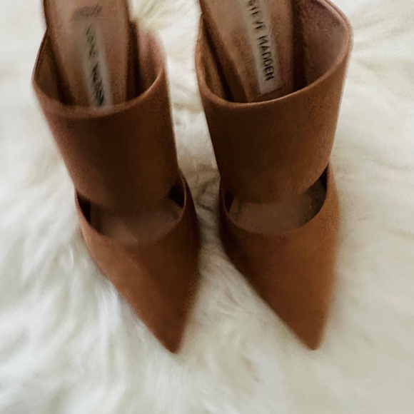 Pointed Pump - Picture 2 of 3